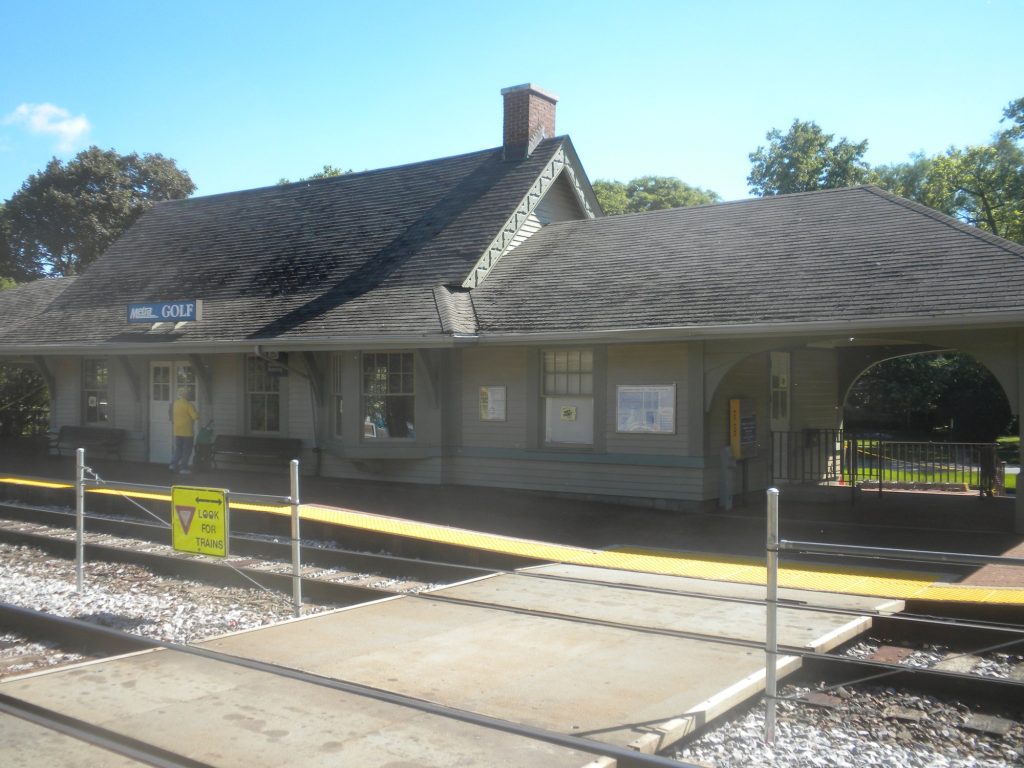 Golf Metra station after exterior painting, platform side