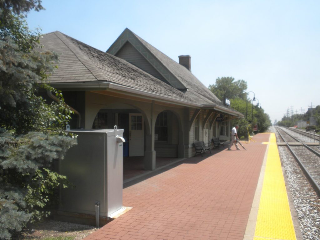 Golf Metra station after painting, track side